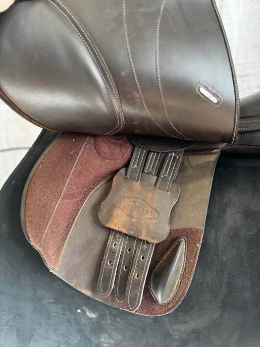 Used HDR Equip saddle 17"