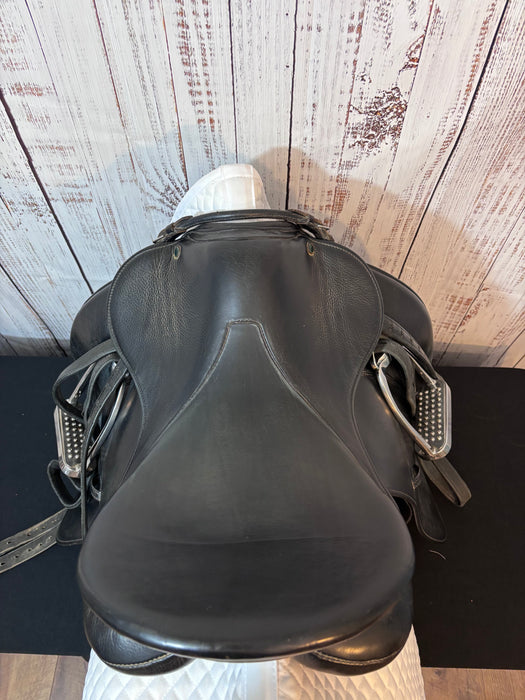 Used Stubben Maestoso 17" Dressage Saddle