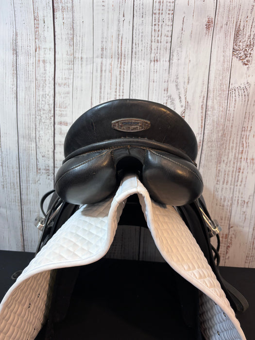 Used Stubben Maestoso 17" Dressage Saddle