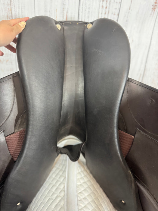 Used 18" HDR Phoenix Monoflap Close Contact Saddle