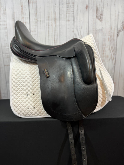 Used 18" Patrick Dressage Saddle