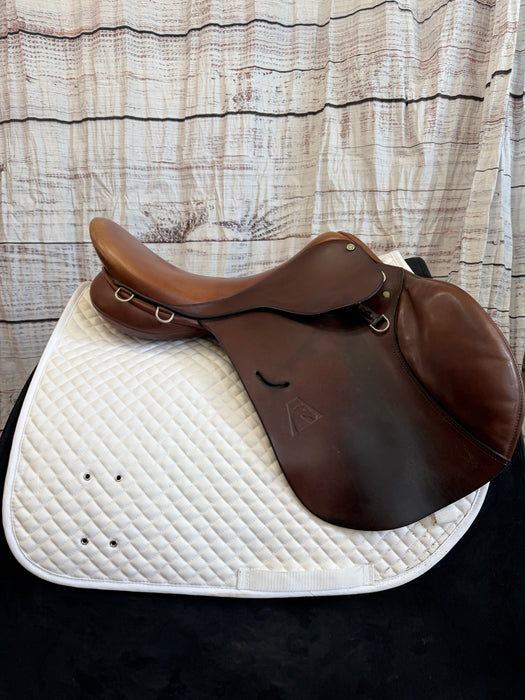 Ainsley Pro National 17" close contact saddle