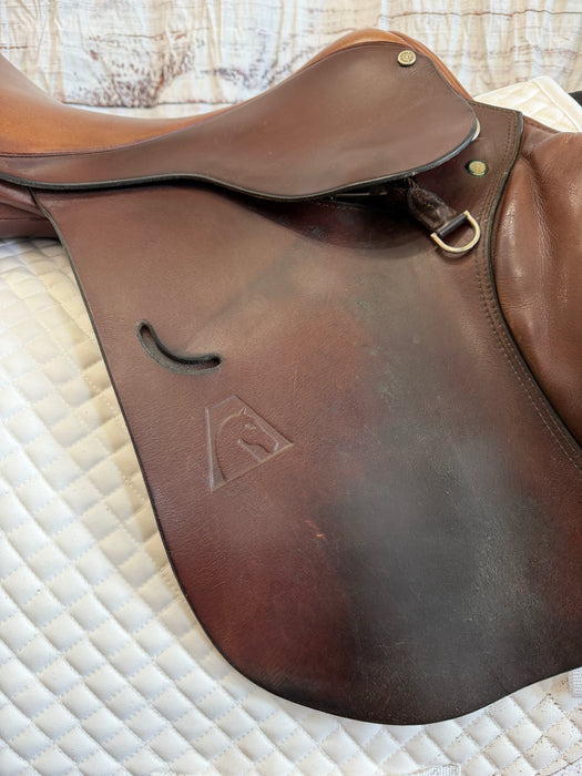 Ainsley Pro National 17" close contact saddle