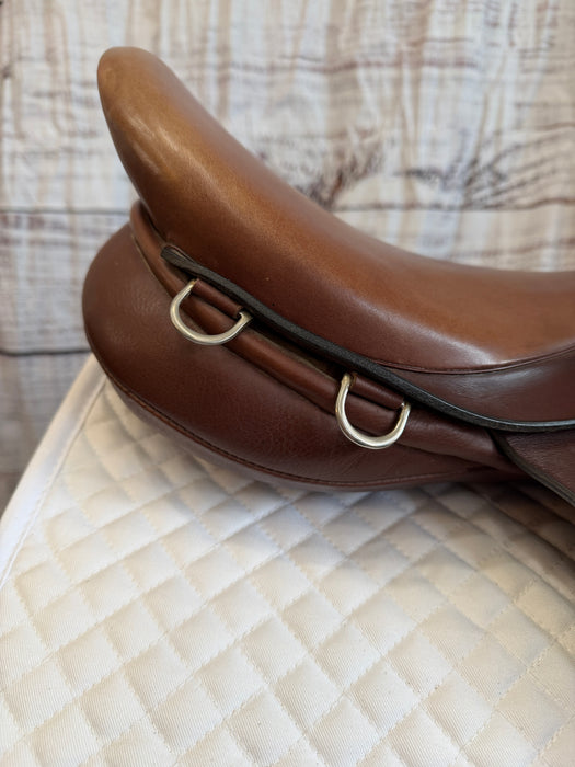 Ainsley Pro National 17" close contact saddle