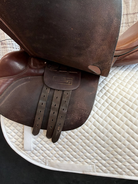 Ainsley Pro National 17" close contact saddle