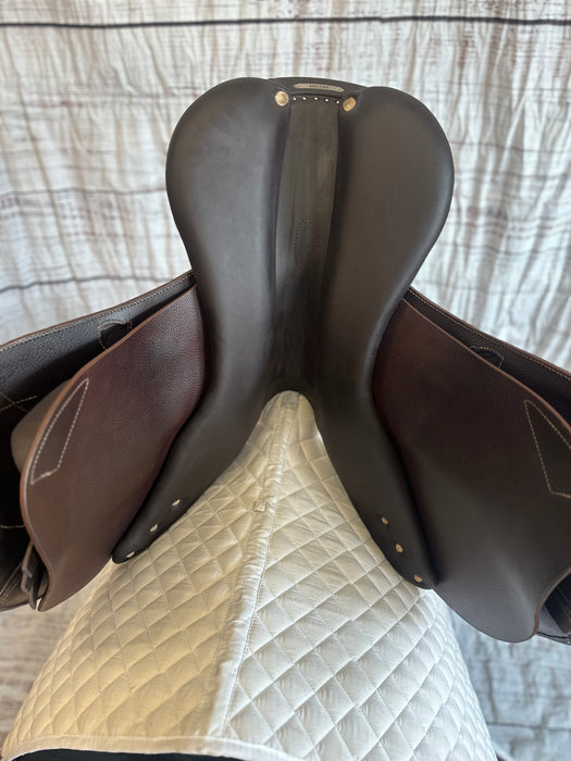 USED Antares Jump Saddle With Girth 17.5"