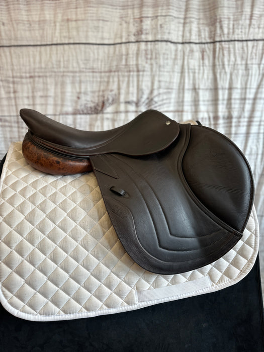 CWD 17.5 inch jump saddle SE02