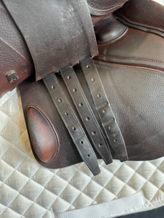 CWD 17.5 inch jump saddle SE02