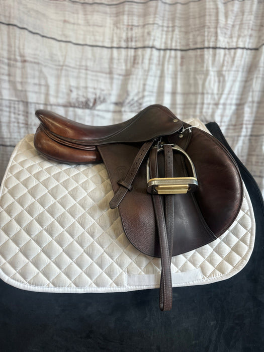 2014 Devoucoux jump saddle 17"