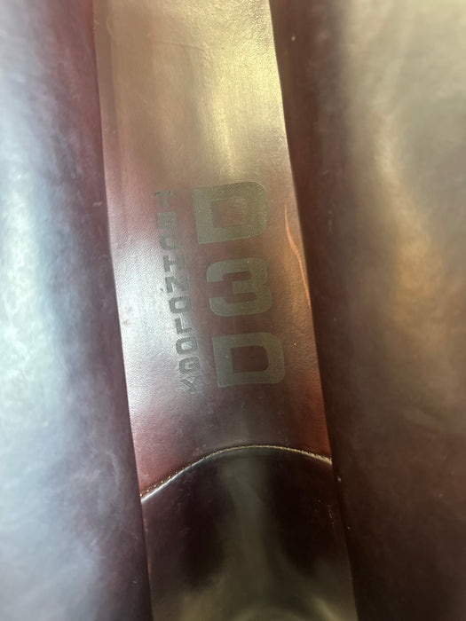 2014 Devoucoux jump saddle 17"