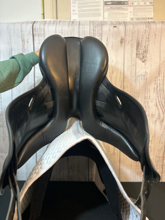 Used 2013 Zaldi Classic Dressage Saddle 18" Wide