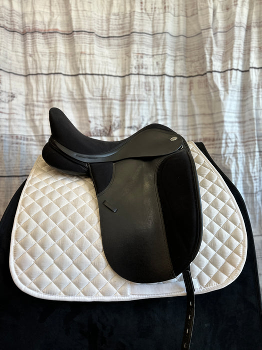 Thorowgood T4 MDM Dressage saddle
