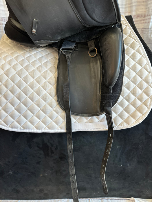 Thorowgood T4 MDM Dressage saddle