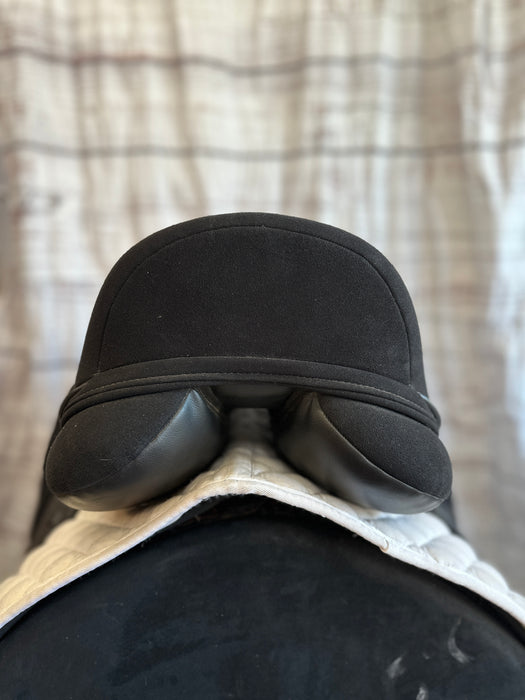 Thorowgood T4 MDM Dressage saddle