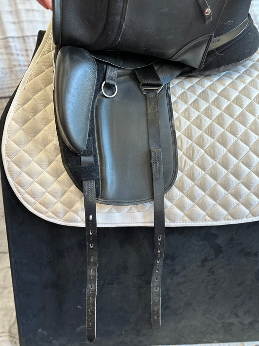 Thorowgood T4 MDM Dressage saddle