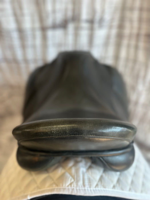 USED 18" M Toulouse Aachen Dressage Saddle + cover+ key