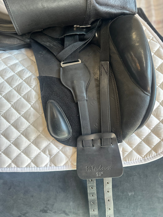 USED 18" M Toulouse Aachen Dressage Saddle + cover+ key