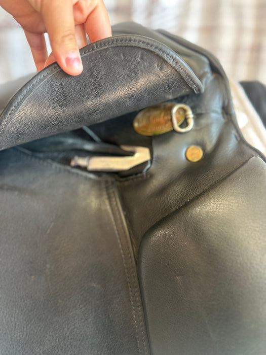 USED 18" M Toulouse Aachen Dressage Saddle + cover+ key