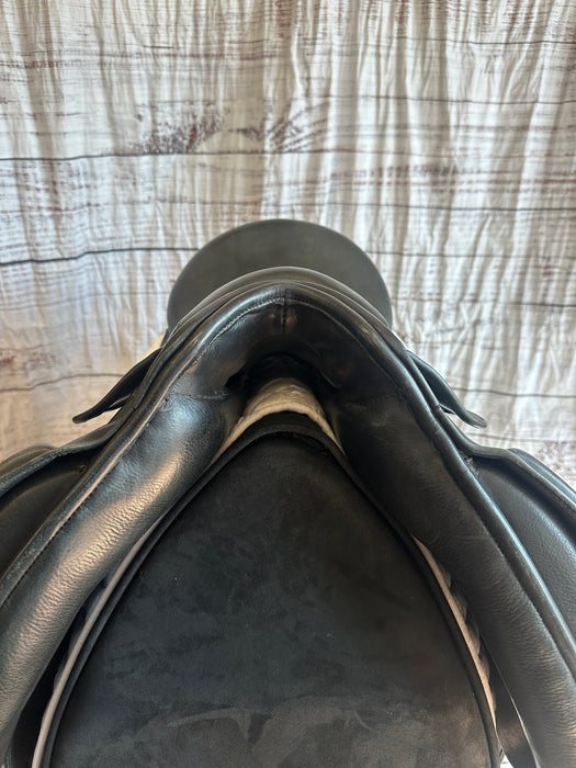 USED 18" M Toulouse Aachen Dressage Saddle + cover+ key