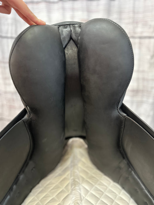 USED OTTO Schumacher Marienheide Dressage Saddle 17"