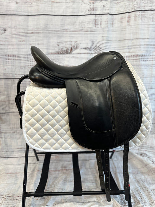 Used Aires De Haute Dressage Saddle 18"